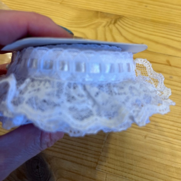 Assorted Lace Trim Collection - Picture 4 of 14